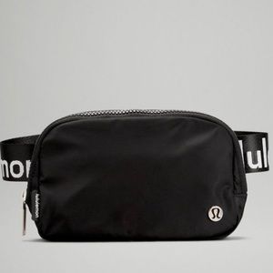 NWT LULULEMON EVERYWHERE SIGNATURE BELT BAG
